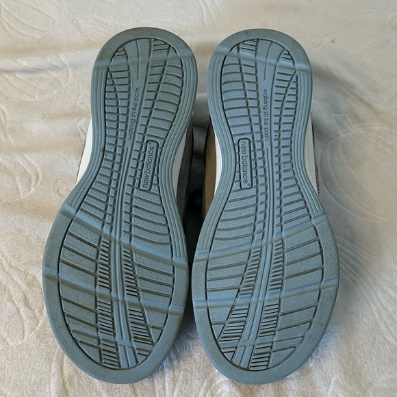 Used - New Balance Women’s Shoe 877 Silver / Grey with Blue Detail - Picture 9 of 13